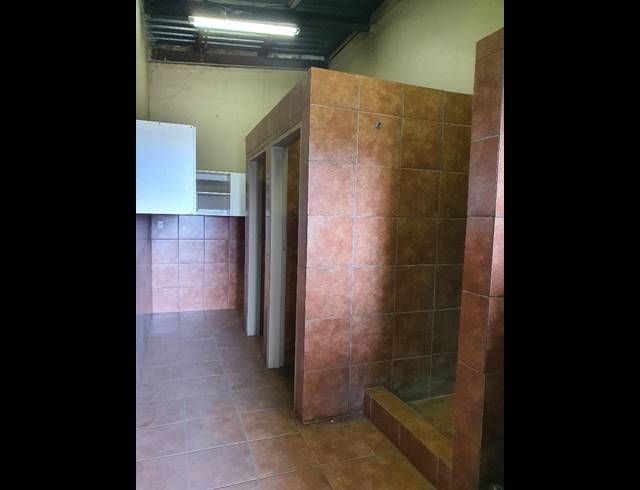 1,800M² BUILDING FOR SALE IN RUSTENBURG INDUSTRIAL